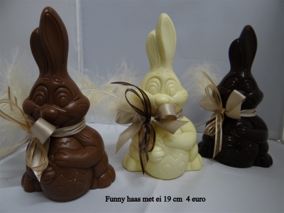 Funny haas met ei 19cm: 4€