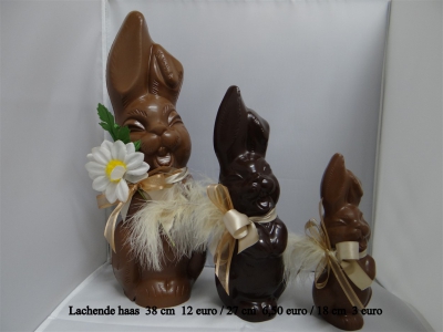 Lachende haas: 38cm: 12€ / 27cm: 6,5€ / 18cm: 3€